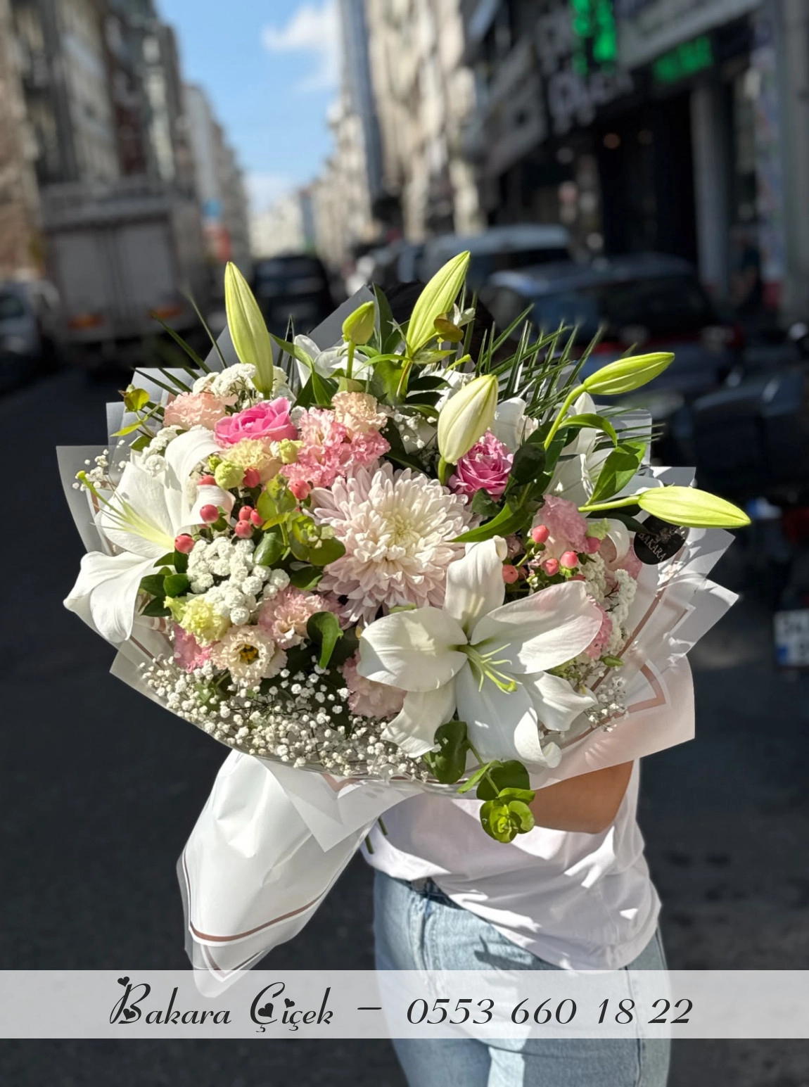 Beyaz Lilyum Pembe Anastasia Buketi