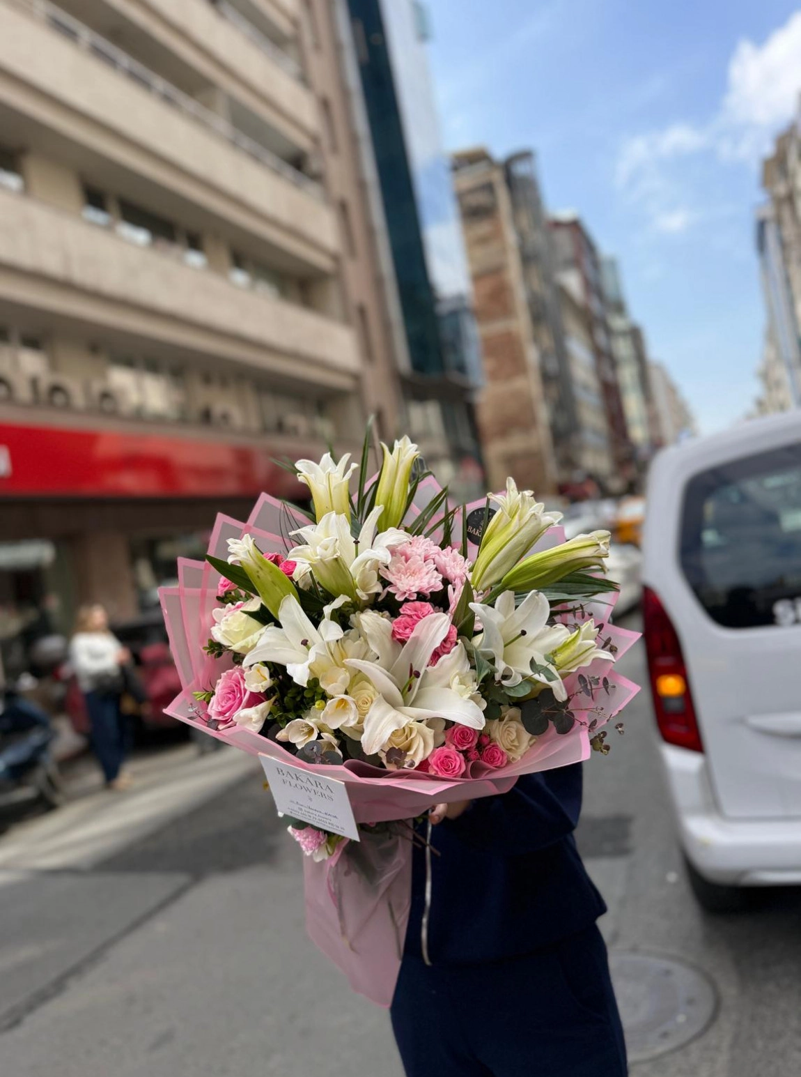 Lilyum Çardak Gül Buketi