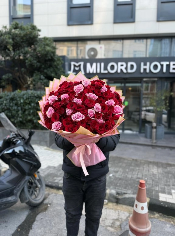 121 Adet Gül Buketi