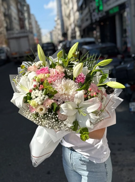 Beyaz Lilyum Pembe Anastasia Buketi