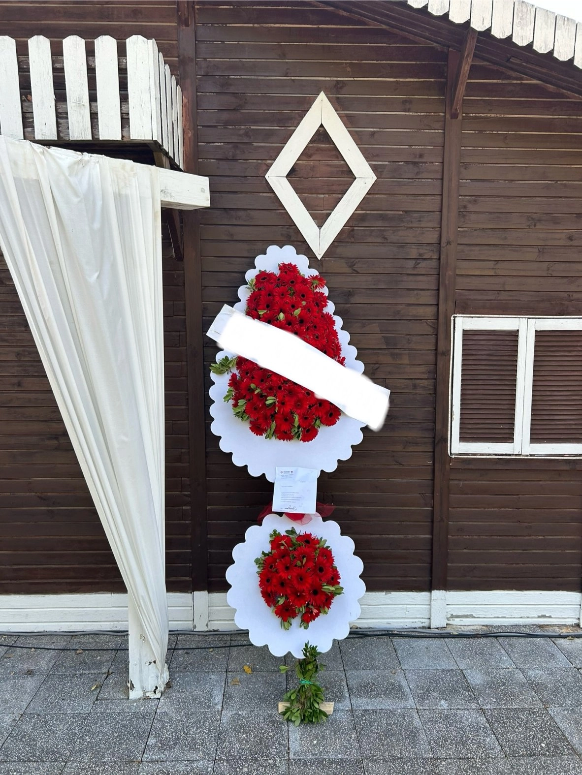 Çift Katlı Düğün,Açılış Çelengi