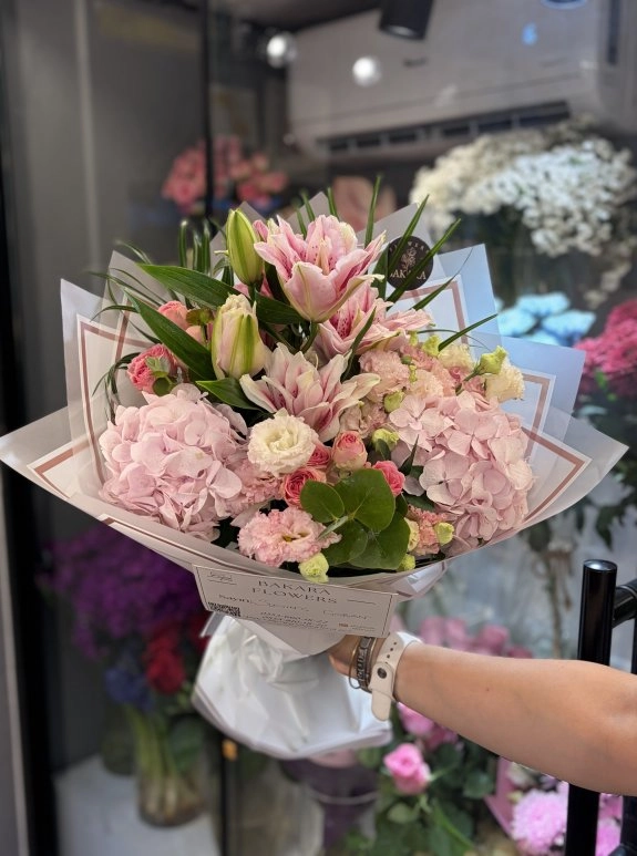 Katmerli Lilyum Ve Soft Pembe Ortanca Buketi